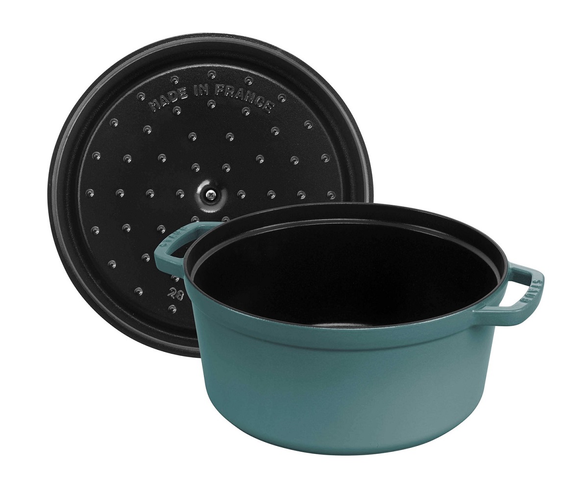 Stylowa brytfanna Żeliwna 28 cm eukaliptus okrągła – Staub – Cocotte – zbliżenie detalu