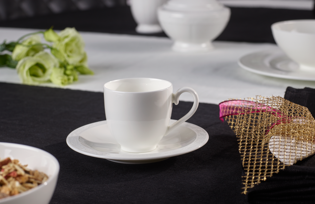 Klasyczny spodek do espresso 13 cm – Villeroy&Boch – White Pearl – zbliżenie detalu