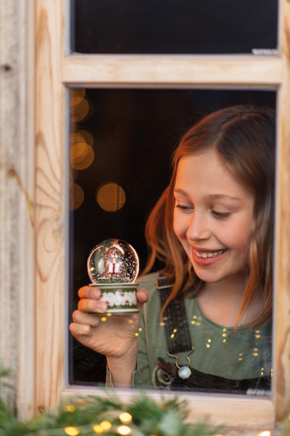 Stylowy kula śnieżna Misio 6,5 cm – Villeroy&Boch – Christmas Toys – prezentacja wykończenia